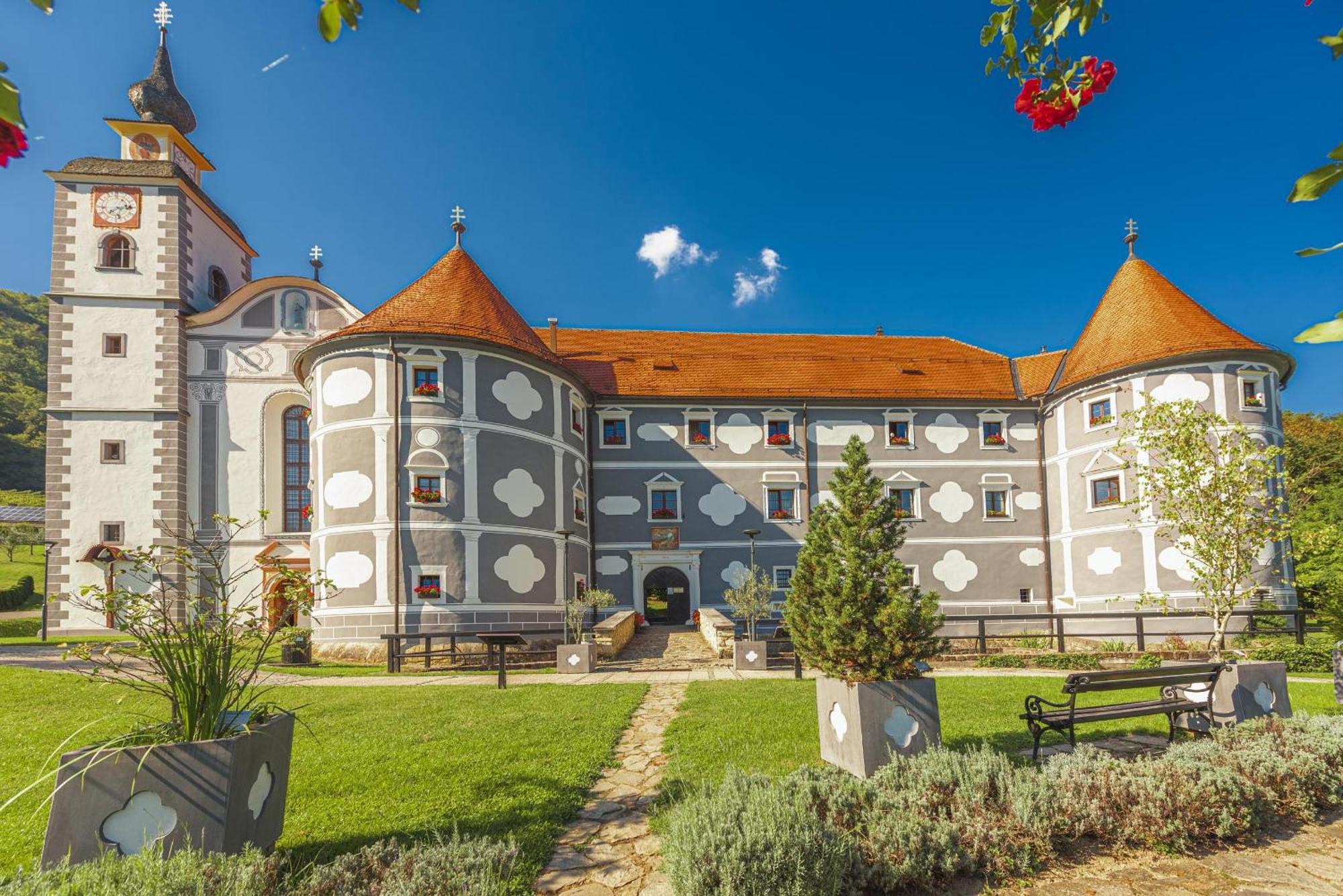 Holiday Homes I&G By The River Next To Olimje Kozje Екстериор снимка